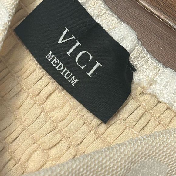 Vici women’s puff sleeve polka dot white & tan dress in medium - Picture 7 of 11